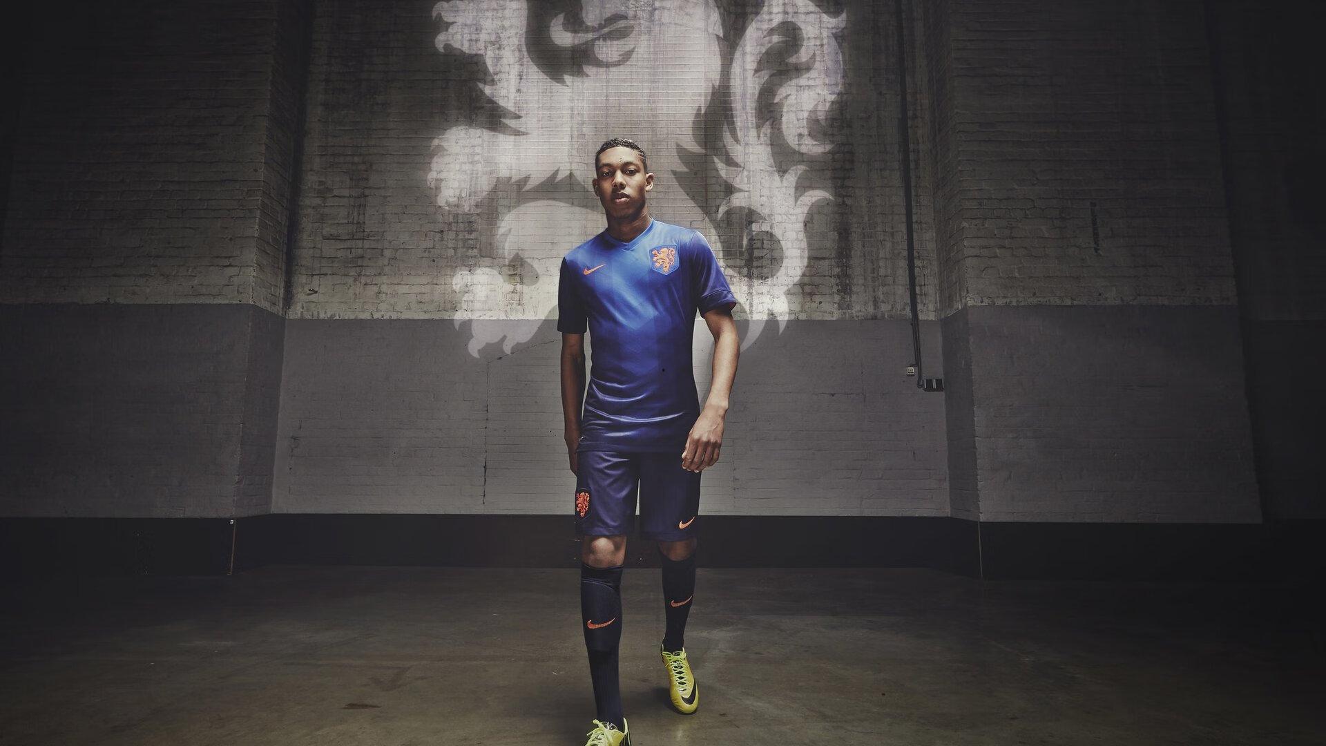 多纳鲁马赛场选择引热议，球迷版球衣成职业门将舒适之选，装备偏好背后藏何玄机？